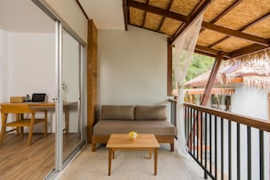 Deluxe-huone | Minibaari, työpöytä, pimennysverhot, lisävuoteet