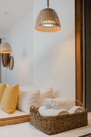 Deluxe Sea Facing | Minibar, desk, blackout curtains, rollaway beds - Princess Paradise Koh Phangan (Ko Pha-ngan)