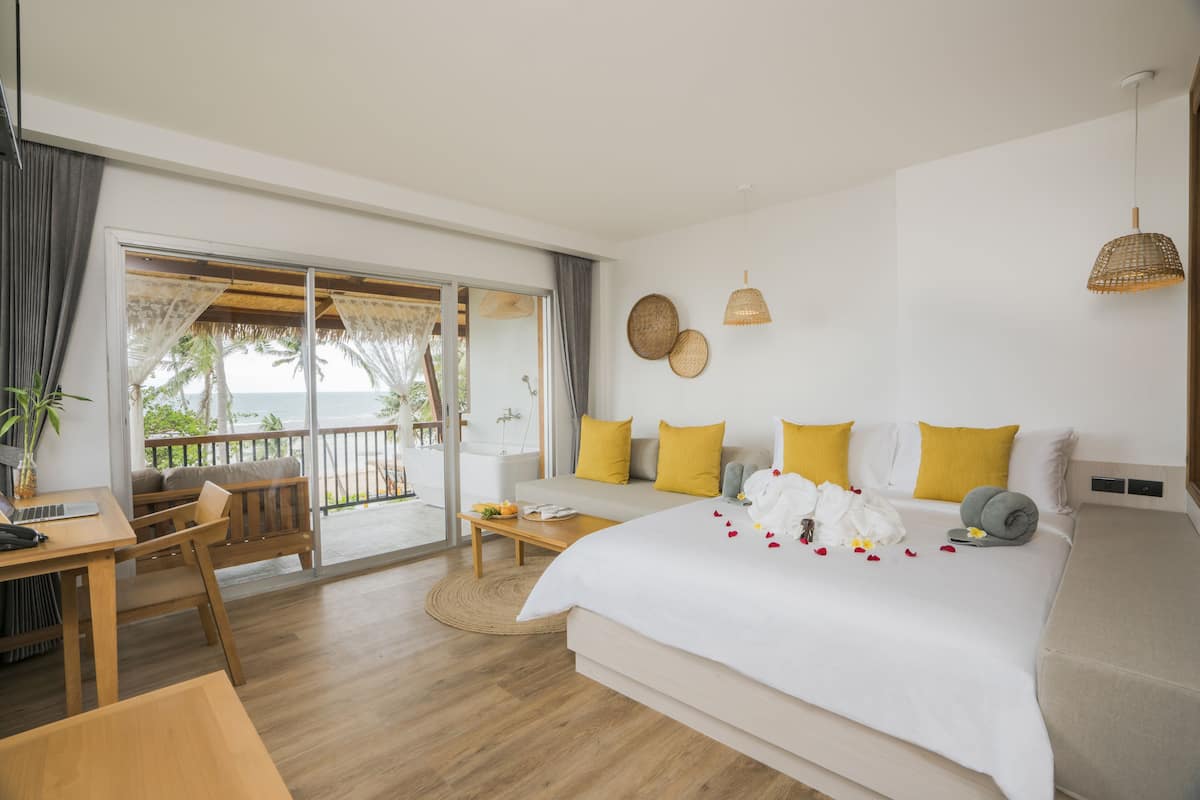 Deluxe Sea Facing | Minibar, desk, blackout drapes, rollaway beds