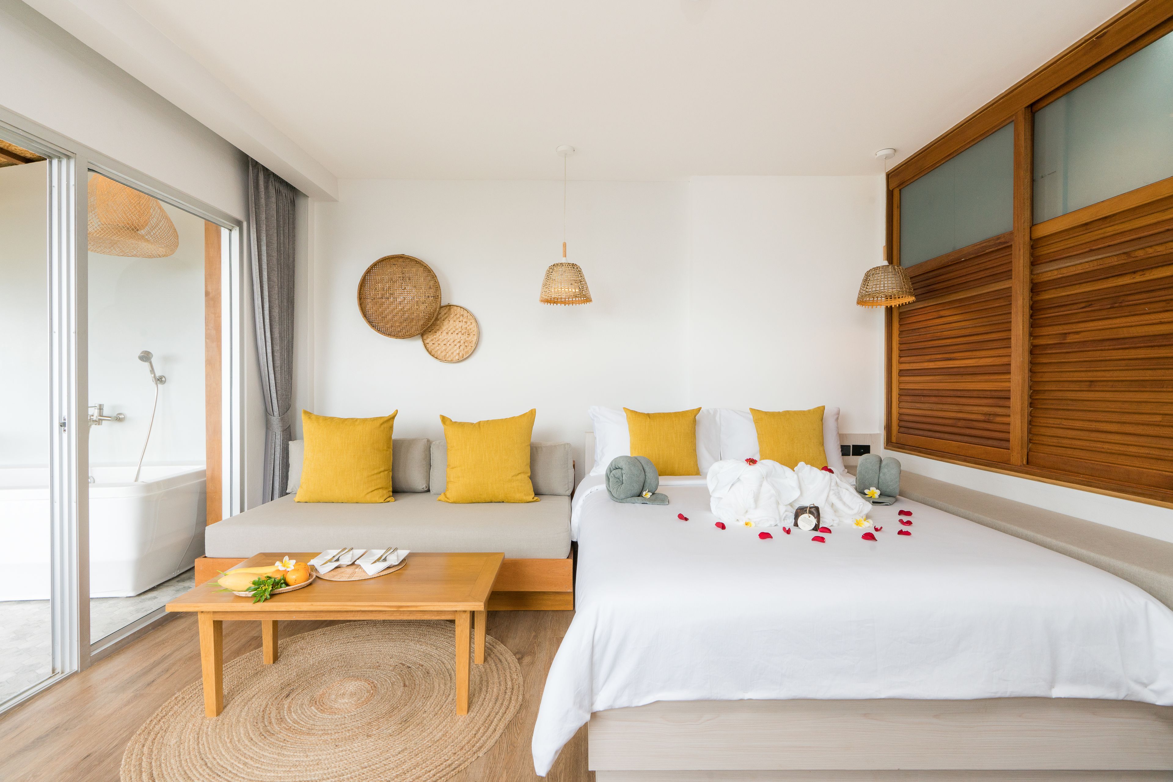 Deluxe Sea Facing | Minibar, desk, blackout curtains, rollaway beds
