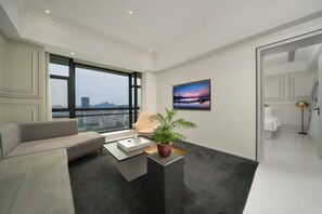 Minibar, in-room safe, desk, blackout curtains - Hangzhou Xixi Xiangyuan Hotel (Hangzhou)