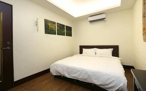 Phòng đôi Tiêu chuẩn, 1 giường đôi | Bàn, phòng cách âm, truy cập Internet không dây miễn phí 