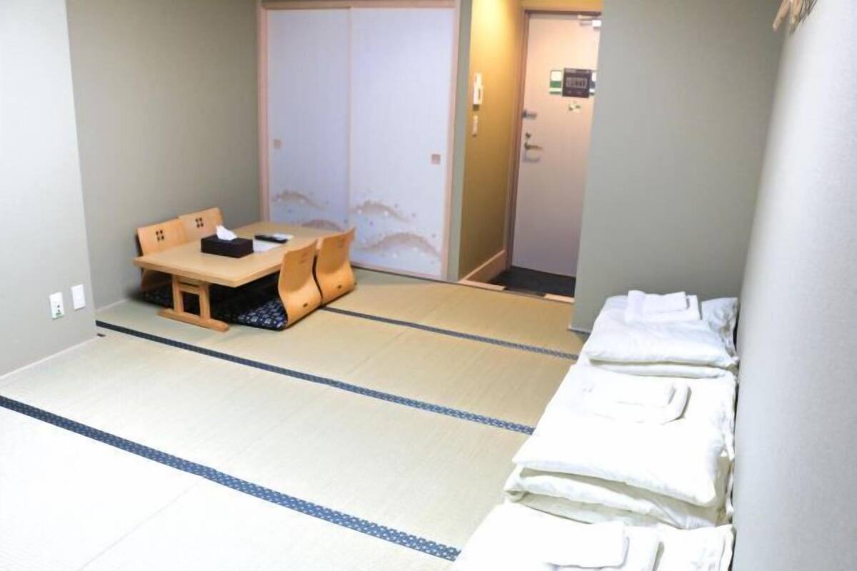 Hypo-allergenic bedding available, desk, laptop workspace