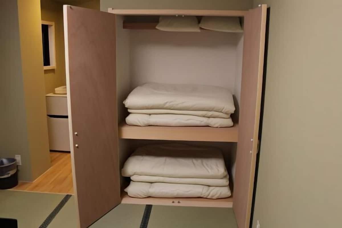 Ropa de cama hipoalergénica y escritorio