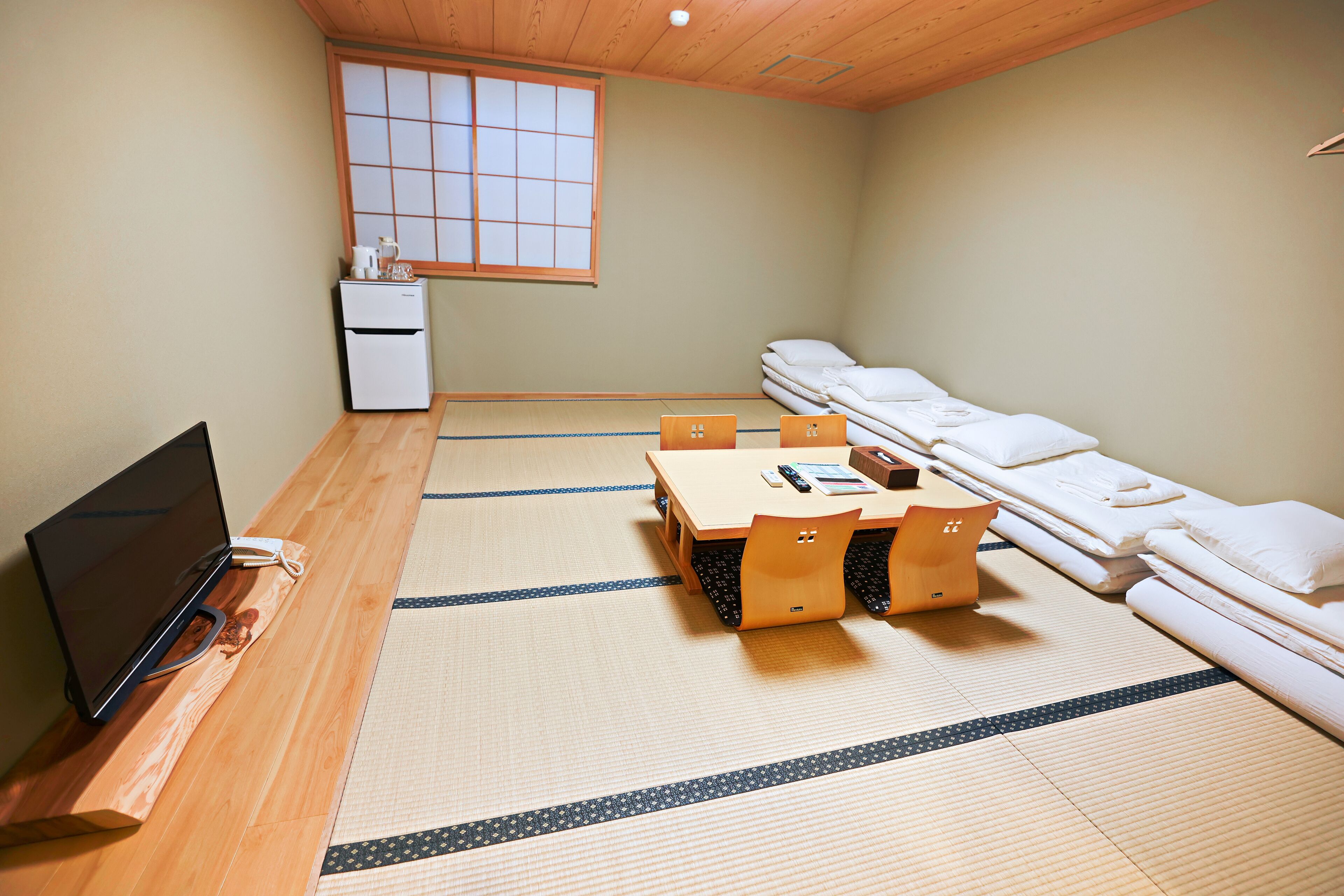 room (402) | hypo-allergenic bedding, desk, laptop workspace, iron/ironing board