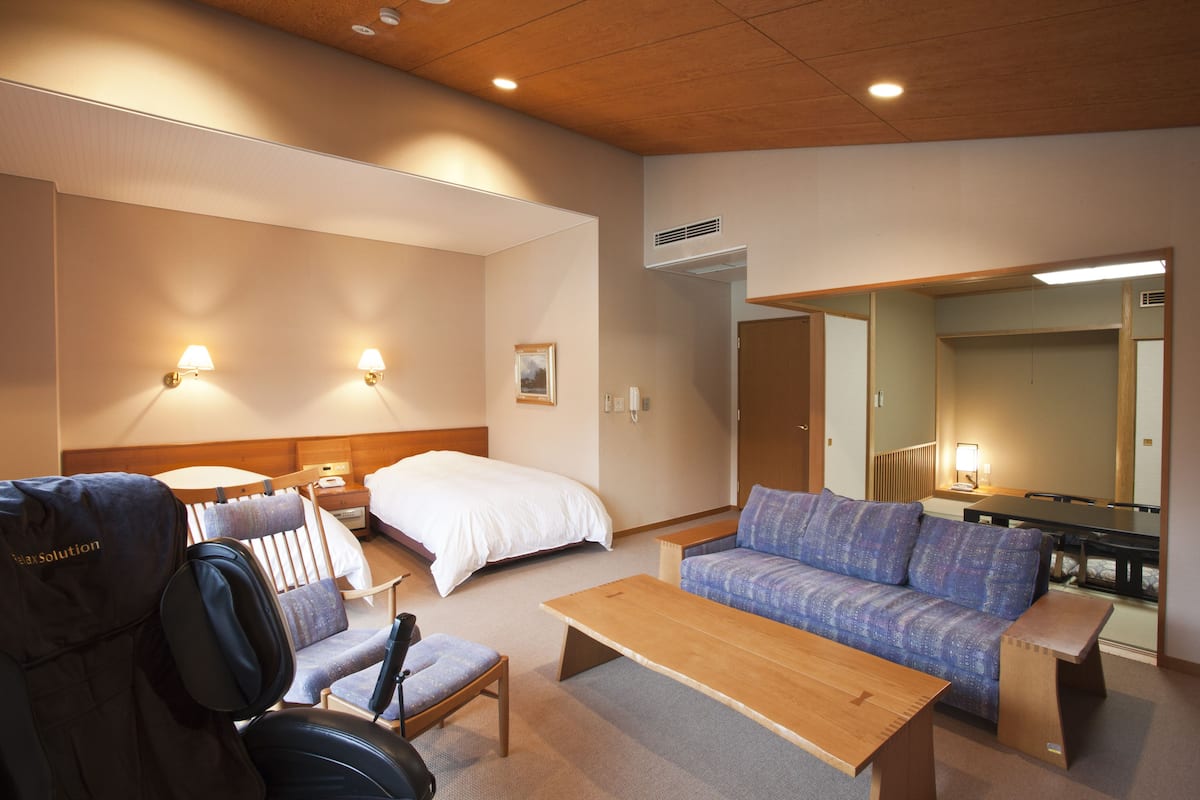 Japanese Western Room | In-room safe