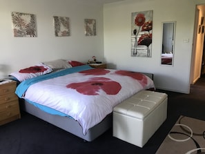 2 makuuhuonetta, vuodevaatteet