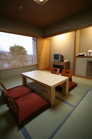 Japanese Style Room | In-room safe