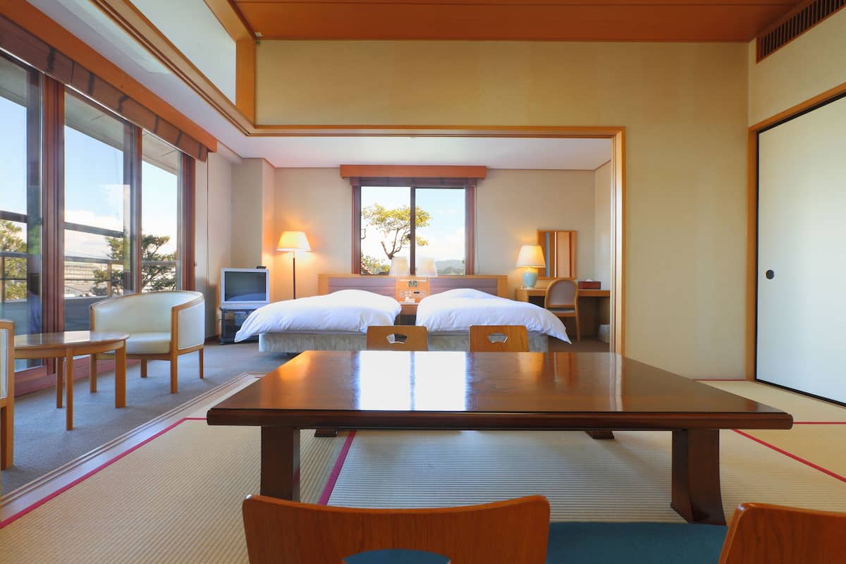 Japanese Western Twin Room | In-room safe