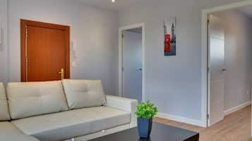 Een televisie en boeken