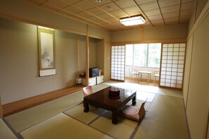 客房內保險箱、免費無線上網