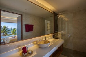Luxury Villa, 1 King Bed, Sea View | Bathroom | Combined shower/bathtub, jetted bath, rainfall showerhead - Saeng Suree Villas (Ko Yao)