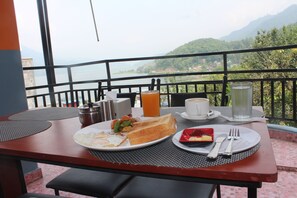 Daily English breakfast (USD 2.5 per person)
