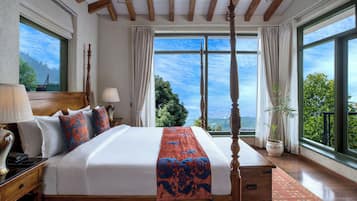 Family Suite | 1 bedroom, in-room safe, soundproofing, iron/ironing board
