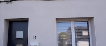 Haus befindet sich 300 m vom Strand und dem Stadtzentrum entfernt