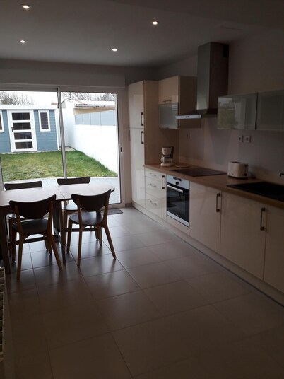 House located 300m from the beach and the city center