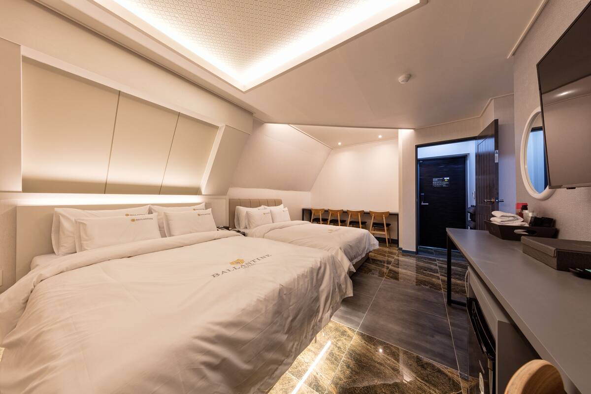 family twin room (styler included/no breakfast monday) | 1 bedroom, desk, soundproofing, free wifi