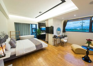 Desk, blackout drapes, free WiFi, bed sheets
