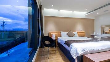 Chambre Quadruple | Bureau, rideaux occultants, Wi-Fi gratuit, draps fournis