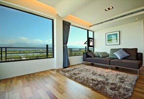 Desk, blackout drapes, free WiFi, bed sheets