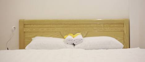 2 bedrooms, premium bedding, Select Comfort beds, individually decorated