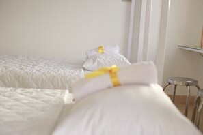 고급 침구, 셀렉트 컴포트 침대, 각각 다른 스타일의 인테리어, 각각 다르게 가구 비치