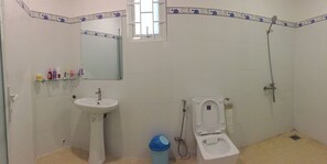 A bathroom with a pedestal sink, toilet, and shower. - Purple Place Homestay - Hostel (Phu Quoc)