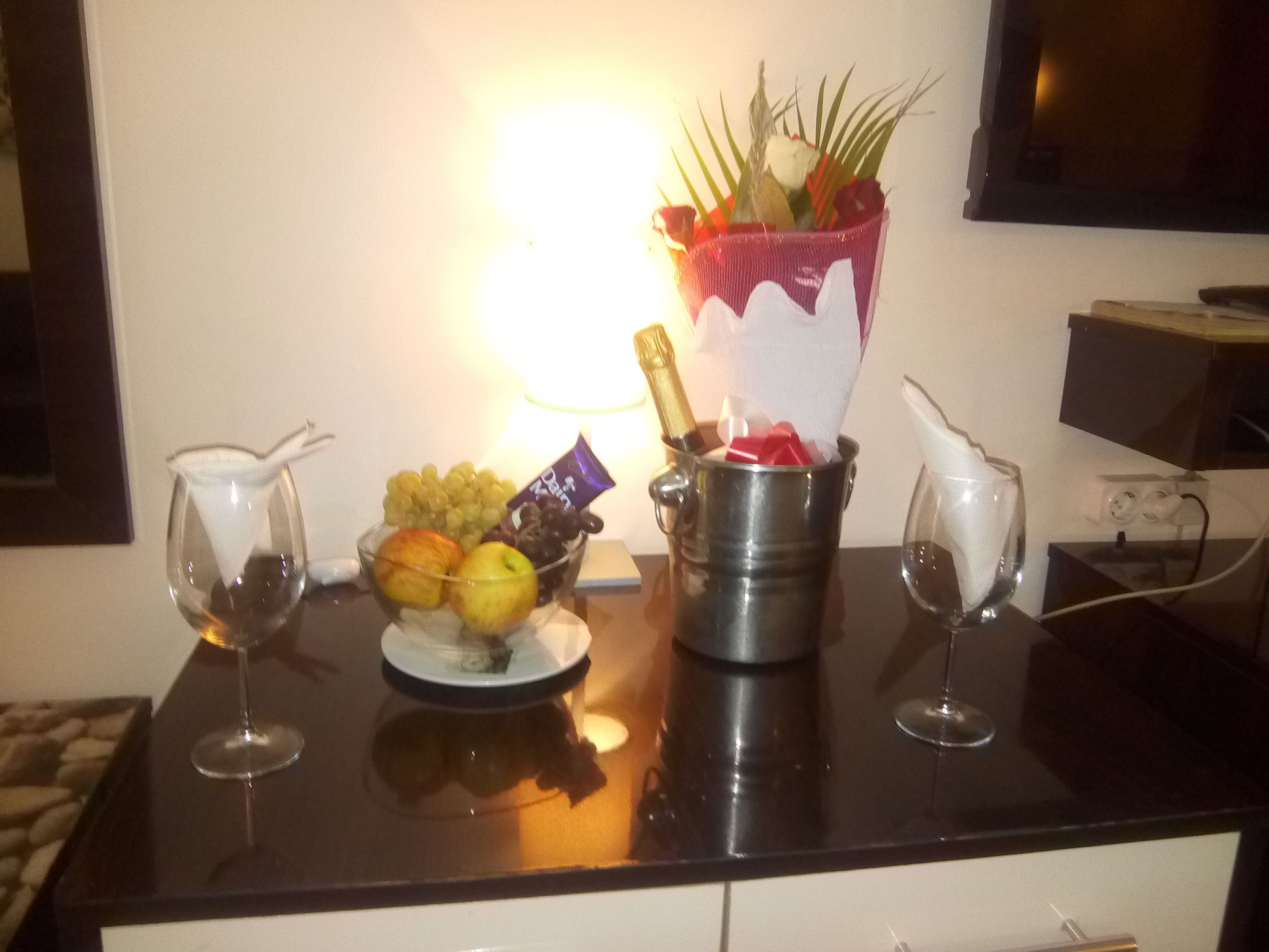 luxury suite | in-room dining