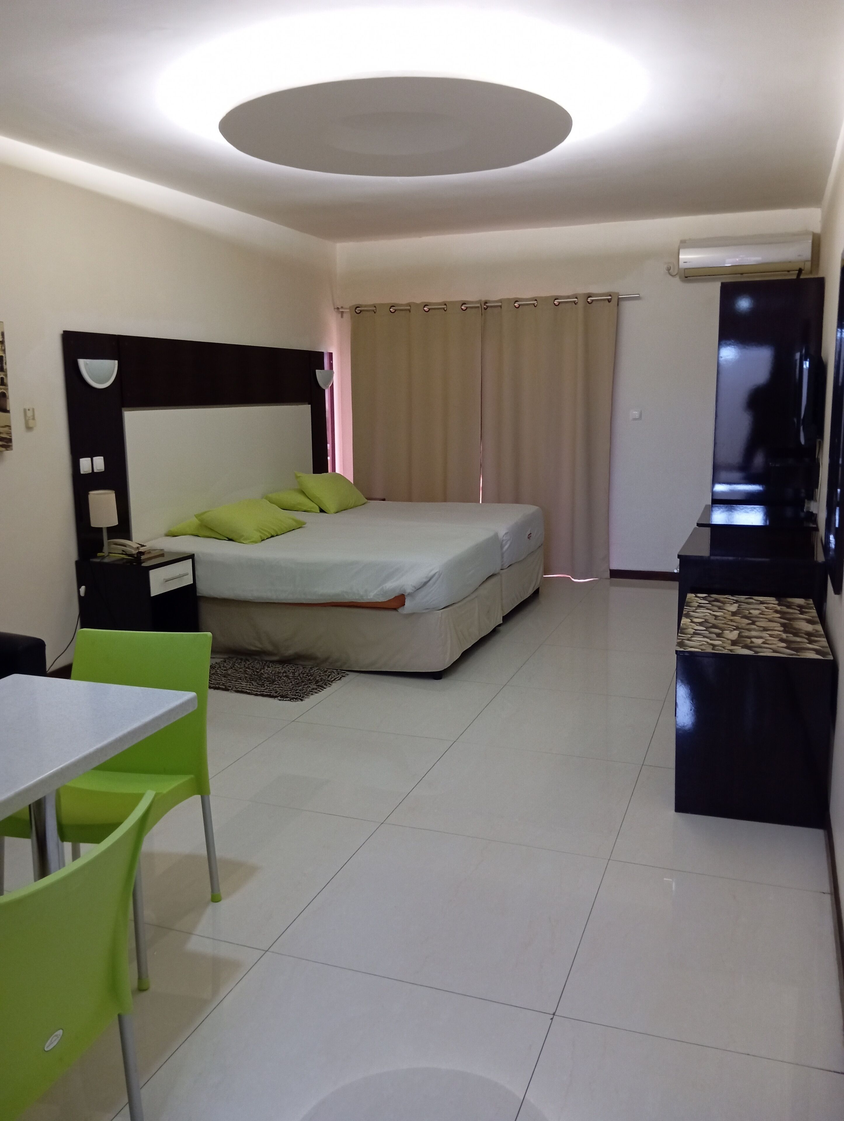 luxury suite | desk, iron/ironing board, rollaway beds, free wifi