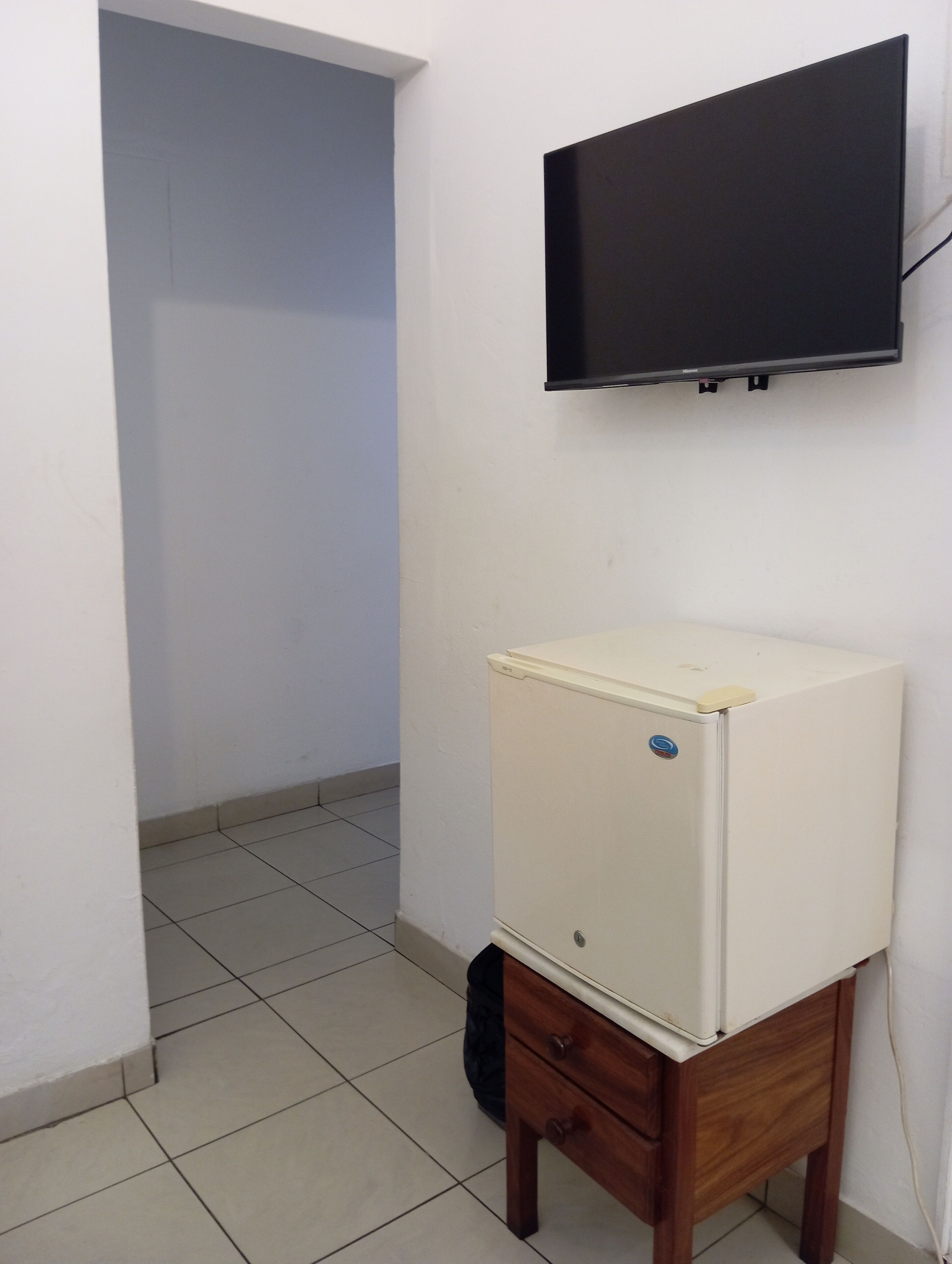 standard single room | desk, iron/ironing board, rollaway beds, free wifi