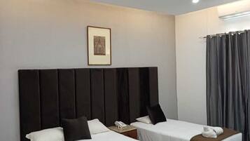 Standard Twin Room | Desk, iron/ironing board, rollaway beds, free WiFi