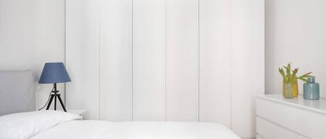 1 slaapkamer, een strijkplank/strijkijzer, wifi, beddengoed