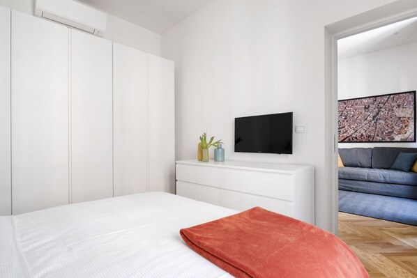 1 slaapkamer, een strijkplank/strijkijzer, wifi, beddengoed