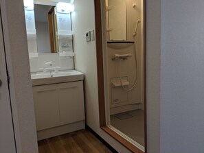 Bruser, brusehoved med spredningseffekt, gratis toiletartikler