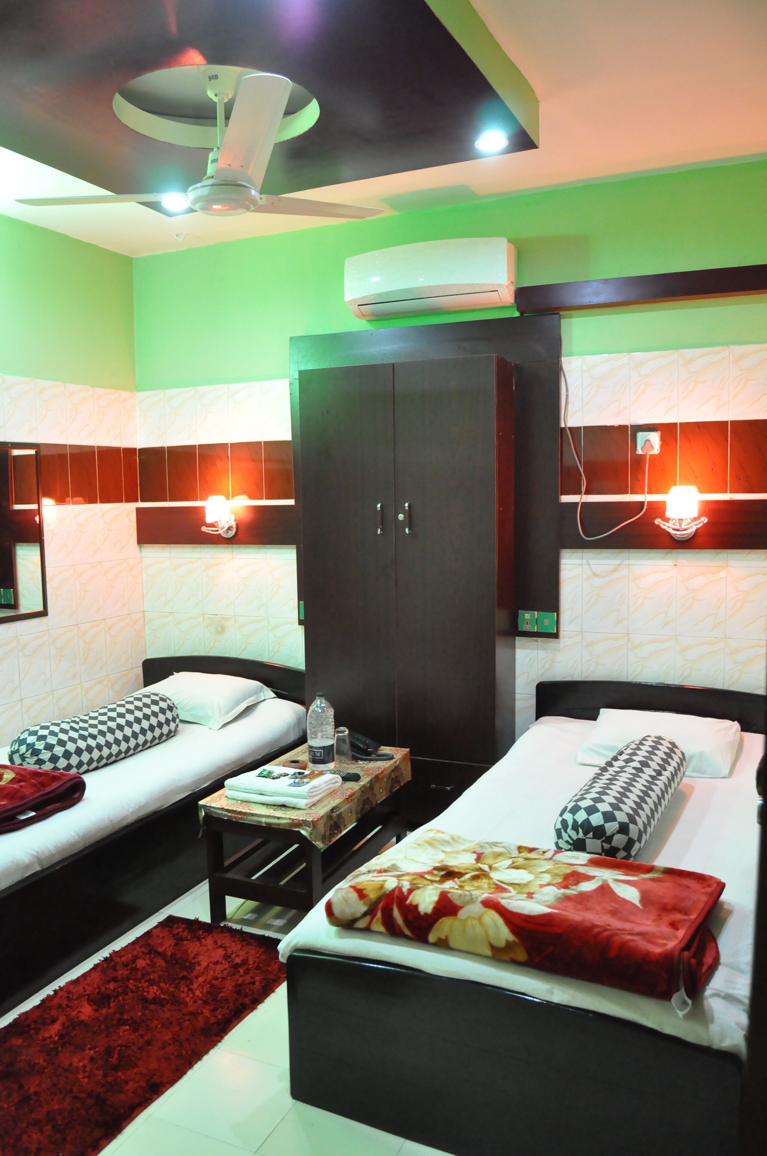 standard twin room | hypo-allergenic bedding, down duvets, memory-foam beds, desk