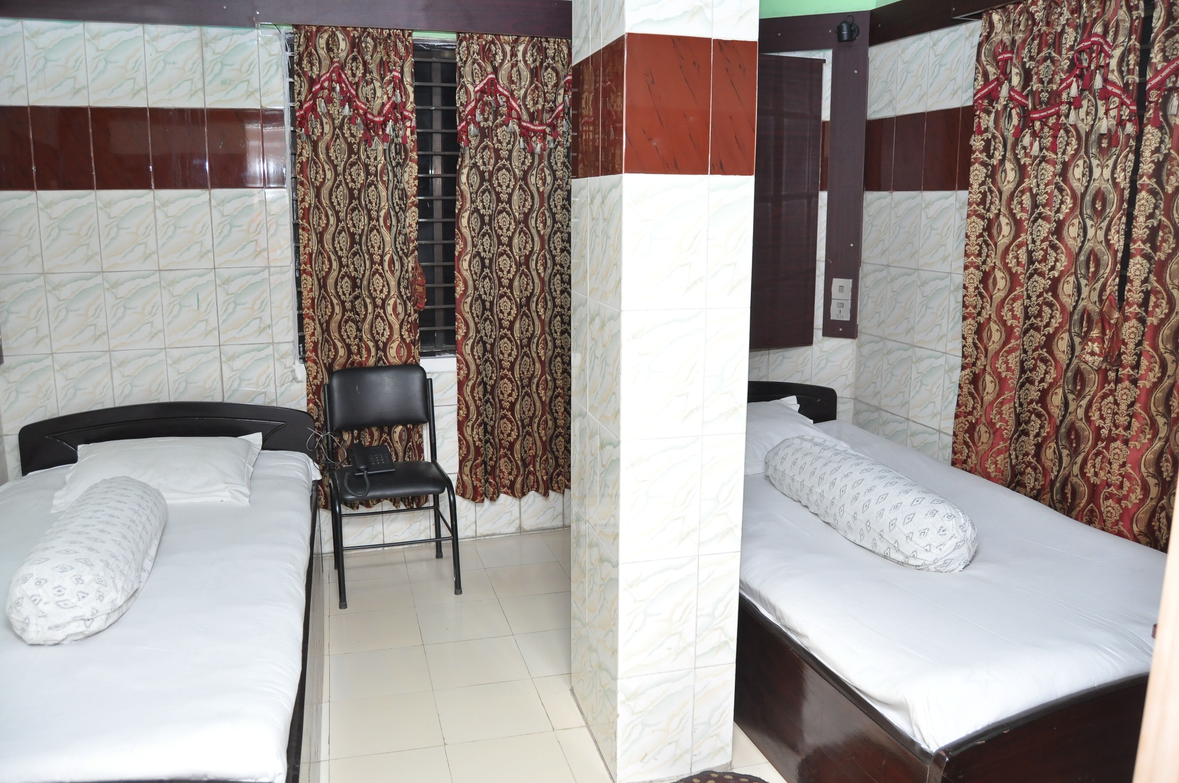 standard twin room | hypo-allergenic bedding, down duvets, memory-foam beds, desk