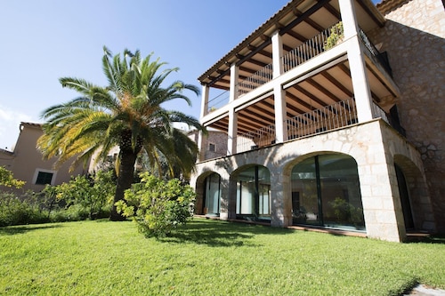 VILLA CIRCE - Exklusive Villa mit beheiztem Innenpool in Fornalutx.