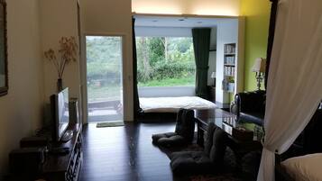 Signature Double Room | Desk, blackout drapes, soundproofing, rollaway beds