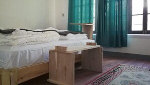 Deluxe tweepersoonskamer, 1 kingsize bed, uitzicht op bergen | Woonruimte