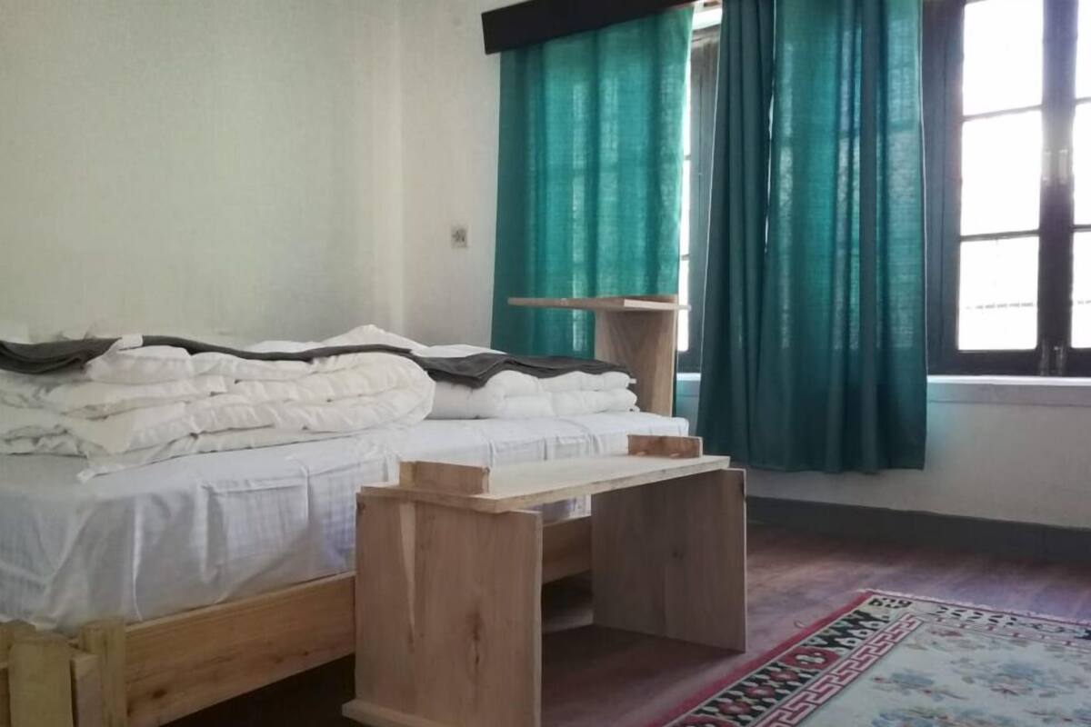 Deluxe Double Room, 1 King Bed, Mountain View | Living area | Fireplace