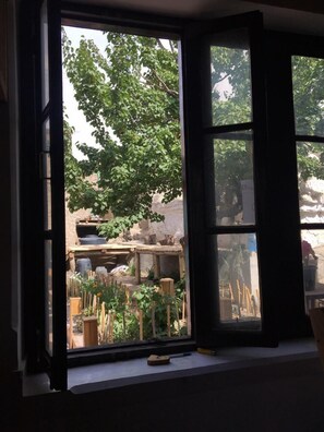 Check-in/check-out kiosk