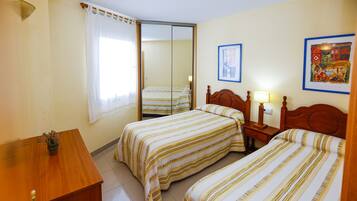 2 dormitorios, tabla de planchar con plancha, wifi gratis y ropa de cama