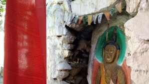 Porch - Hearth - Hostel (Leh)