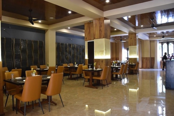 Restaurant - Legphel Hotel (Phuntsholing)