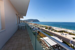 Property grounds - M062 - Marcelli, seafront penthouse (Marcelli)