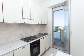 Fridge, oven, dishwasher, freezer - M062 - Marcelli, seafront penthouse (Marcelli)