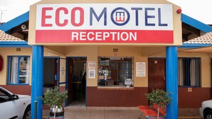 The reception area of the ECO MOTEL with a clear sign, a quick stop service, and a no parking sign. - Ecomotel Germiston (Germiston)