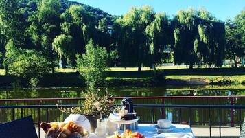 Tägliches inbegriffenes Frühstücksbuffet