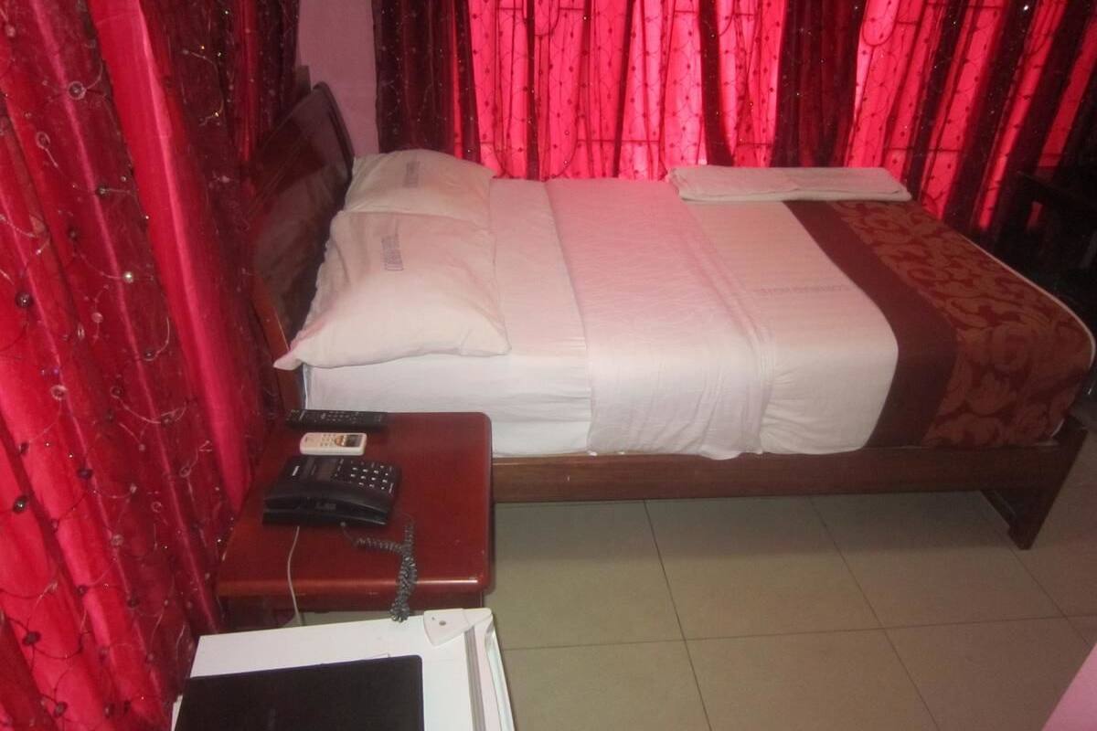 Desk, blackout curtains, free WiFi, bed sheets