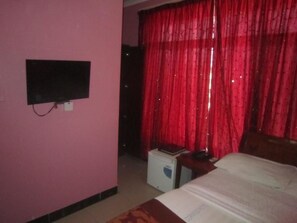 Desk, blackout curtains, free WiFi, bed sheets